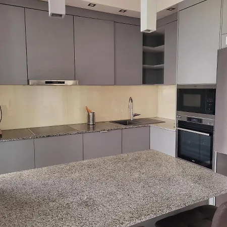 아파트 Modern Living In *